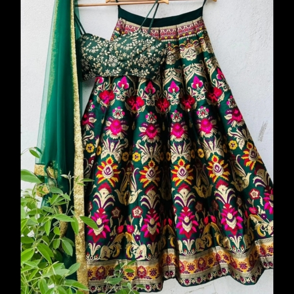 Green Indian lehenga choli garba dress navratri lehenga choli - Picture 1 of 8